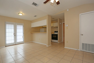 Ash Tree Apartments in Edinburg, TX - Building Photo - Interior Photo