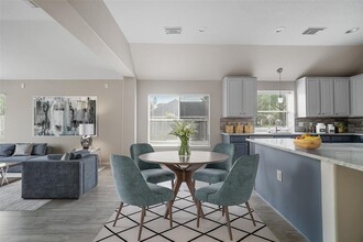 9847 Willow Crossing Dr in Houston, TX - Building Photo - Building Photo