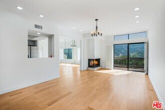 1694 Michael Ln in Los Angeles, CA - Building Photo - Building Photo