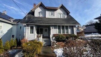 25 Tibbits Ave in White Plains, NY - Building Photo