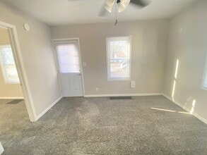 841 Knoll Ave in Waterloo, IA - Building Photo - Building Photo