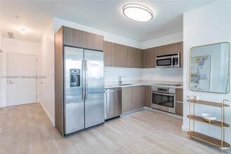 1600 SW 1st Ave in Miami, FL - Building Photo - Building Photo