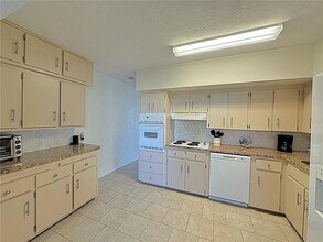 2001 World Pkwy Blvd in Clearwater, FL - Building Photo - Building Photo