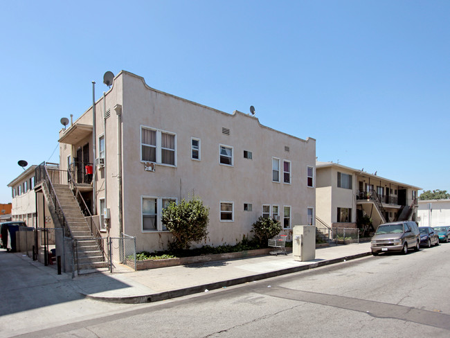 2500 Zoe Ave in Huntington Park, CA - Foto de edificio - Building Photo