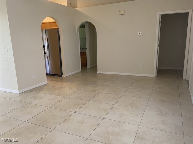 1301 NE 12th Pl in Cape Coral, FL - Foto de edificio - Building Photo