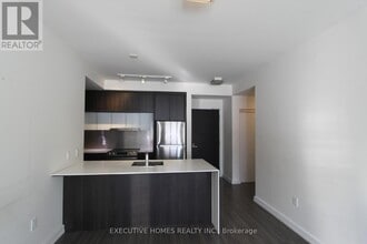 5035 Harvard Rd in Mississauga, ON - Building Photo - Building Photo