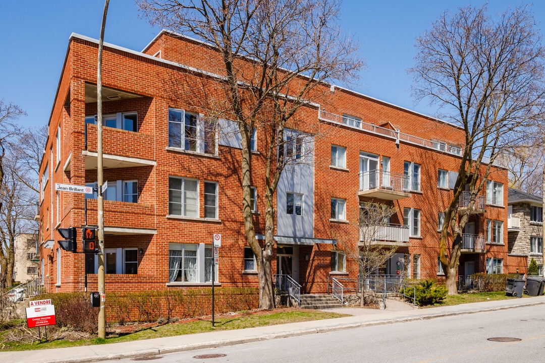 3285 Jean-Brillant St in Montréal, QC - Building Photo