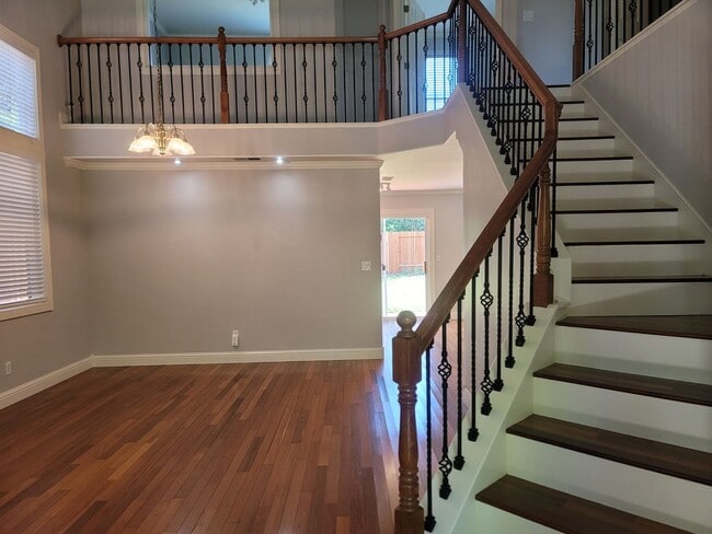2518 Burnaby Way in Sacramento, CA - Building Photo - Building Photo