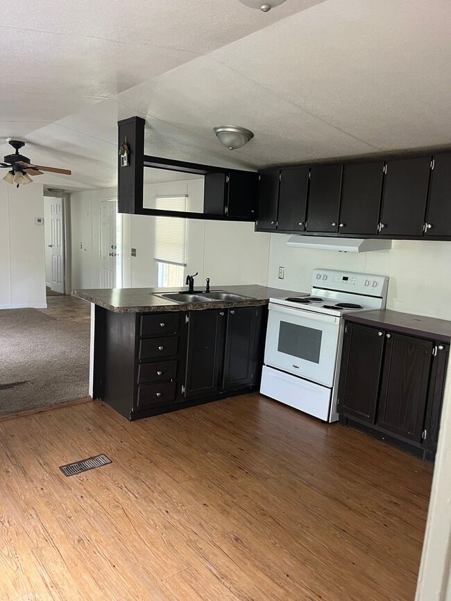 property at 40 Honeybee Ct