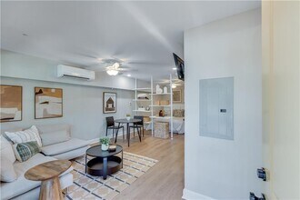 710 Jesse Jewell Pkwy SE in Gainesville, GA - Foto de edificio - Building Photo