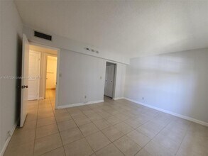 9011 SW 138th St in Miami, FL - Building Photo - Building Photo