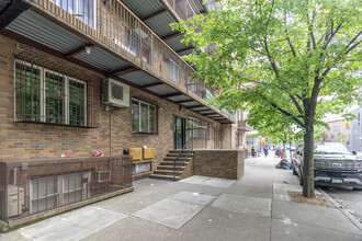 108 Wallabout St in Brooklyn, NY - Foto de edificio - Building Photo