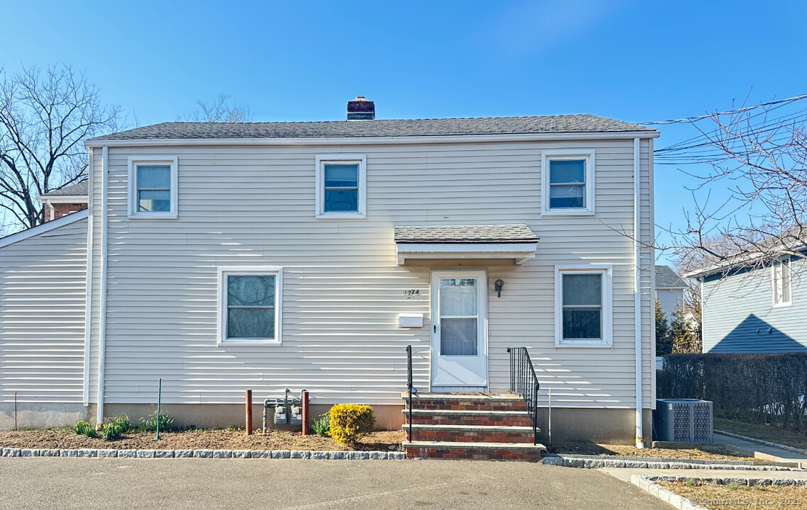 1224 Hope St-Unit -3- First Floor in Stamford, CT - Foto de edificio