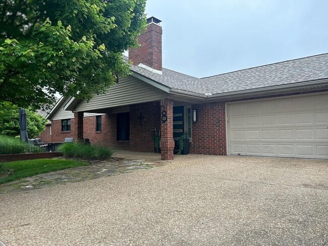 property at 8 W Prairie Dunes Ct