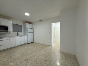 52 Flagami Blvd in Miami, FL - Building Photo - Building Photo