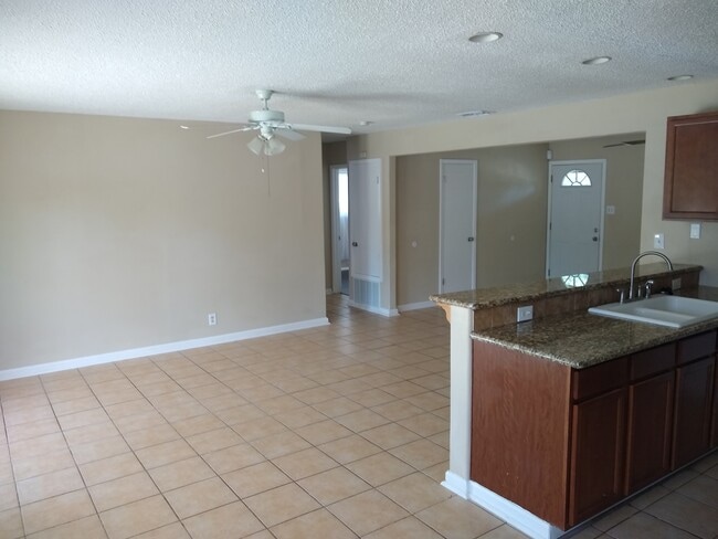 511 Solar Dr in San Antonio, TX - Building Photo - Building Photo