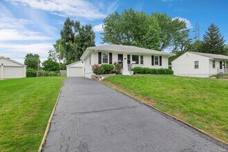 132 Elmdale Ct in Florissant, MO - Building Photo - Building Photo