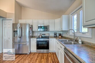 212 Topsail Watch Dr in Hampstead, NC - Building Photo - Building Photo