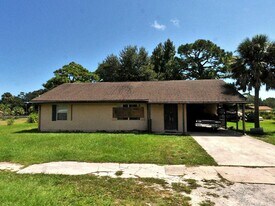 2808 Navajo Ave in Fort Pierce, FL - Building Photo