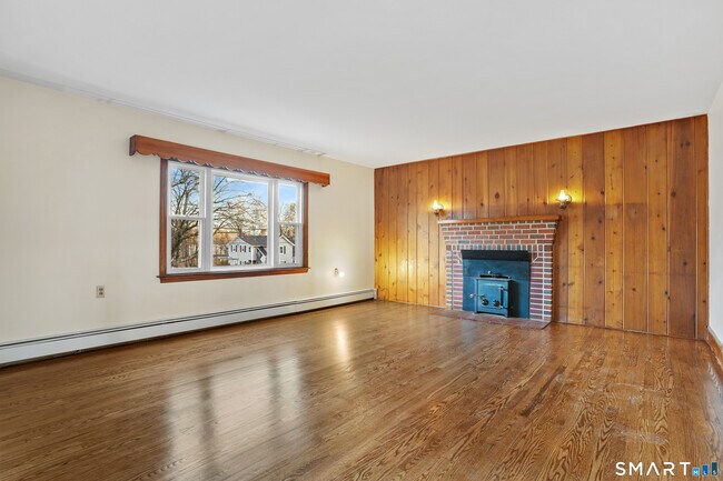 56 Beaver Brook Rd in Danbury, CT - Building Photo - Building Photo