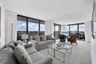 1055 Beach Rd in Sarasota, FL - Building Photo - Building Photo