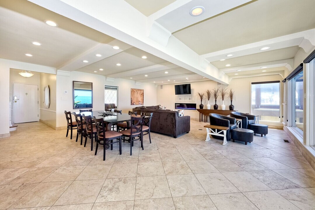 1923 S Pacific St in Oceanside, CA - Building Photo