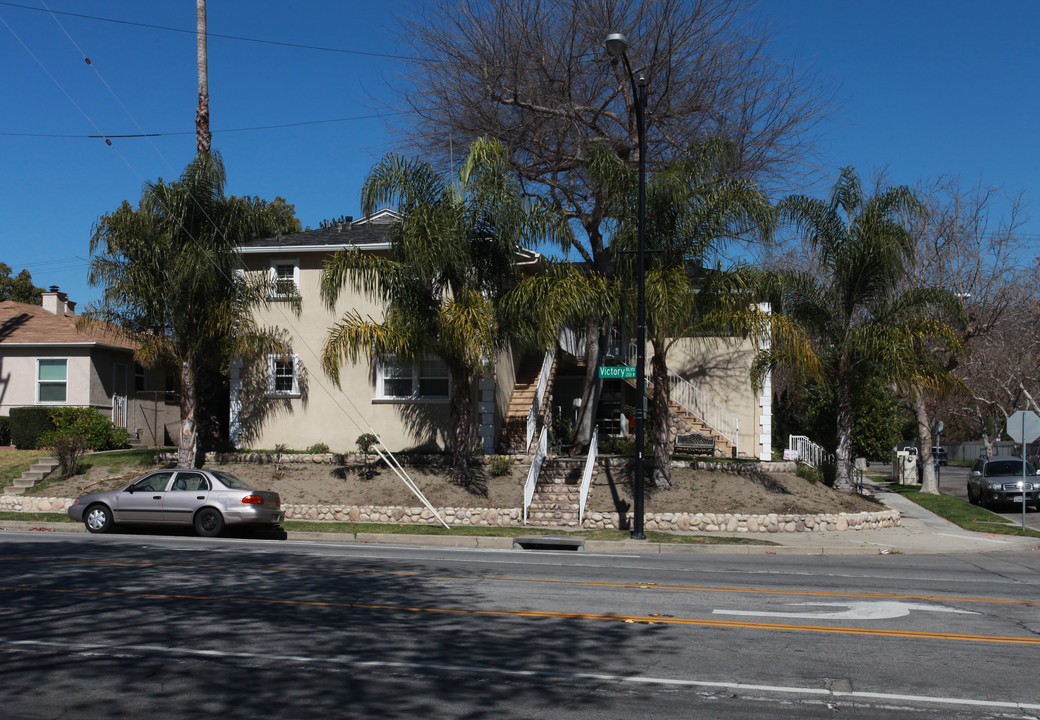 1201 W Victory Blvd in Burbank, CA - Building Photo