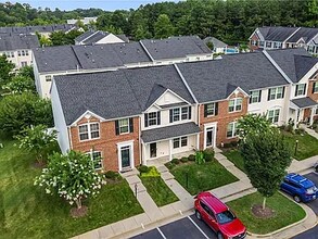 8127 Creekside Village Dr in Mechanicsville, VA - Building Photo - Building Photo