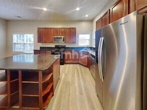 985 Martin Field Dr in Lawrenceville, GA - Building Photo - Building Photo