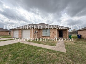 1516 Drexal Dr in Waxahachie, TX - Building Photo