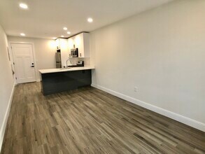 50 Stedman St, Unit 308 in Boston, MA - Foto de edificio - Building Photo