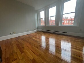 295 Newbury St, Unit 15 in Boston, MA - Foto de edificio - Building Photo