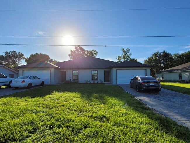 501 NE 25th Ave in Cape Coral, FL - Foto de edificio - Building Photo