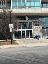 1055 Southdown Rd in Mississauga, ON - Building Photo - Building Photo