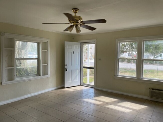 110 W Orange Ave in Lake Wales, FL - Building Photo - Building Photo