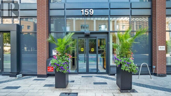 159 Wellesley St E in Toronto, ON - Building Photo - Building Photo