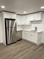 90 W Meyers Ave in Hazel Park, MI - Building Photo