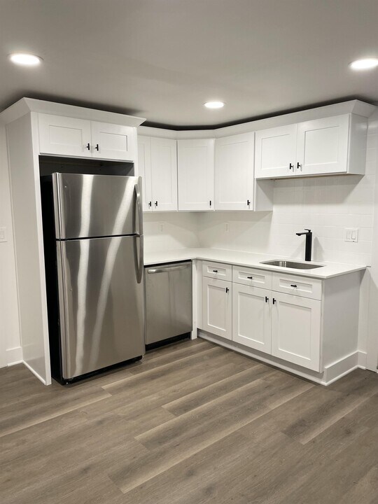 90 W Meyers Ave in Hazel Park, MI - Building Photo