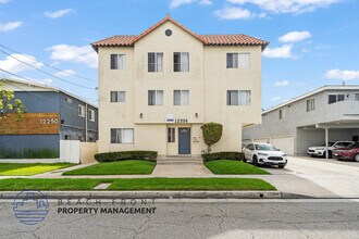 12304 Grevillea Ave. in Hawthorne, CA - Building Photo - Building Photo