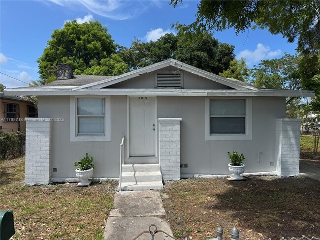 153 NW 35th St, Unit 1