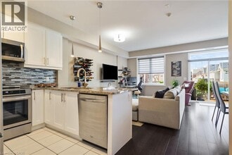 272 Georgian Dr in Oakville, ON - Building Photo - Building Photo