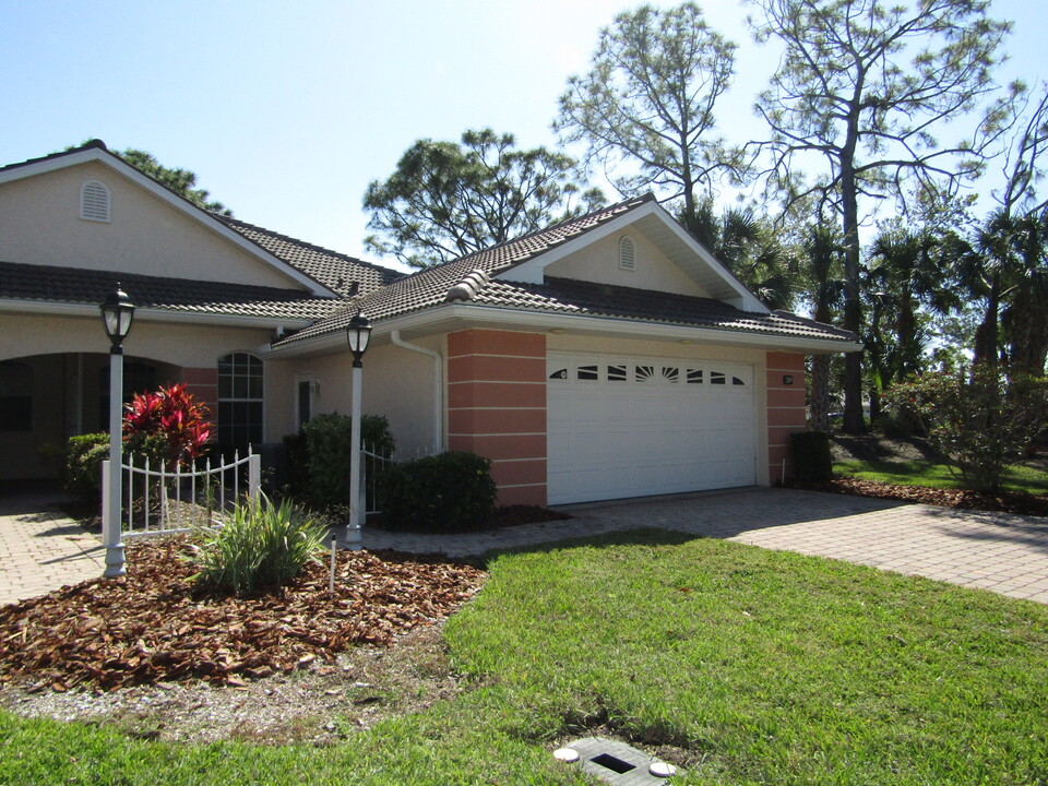 2189 Lynx Run in North Port, FL - Building Photo