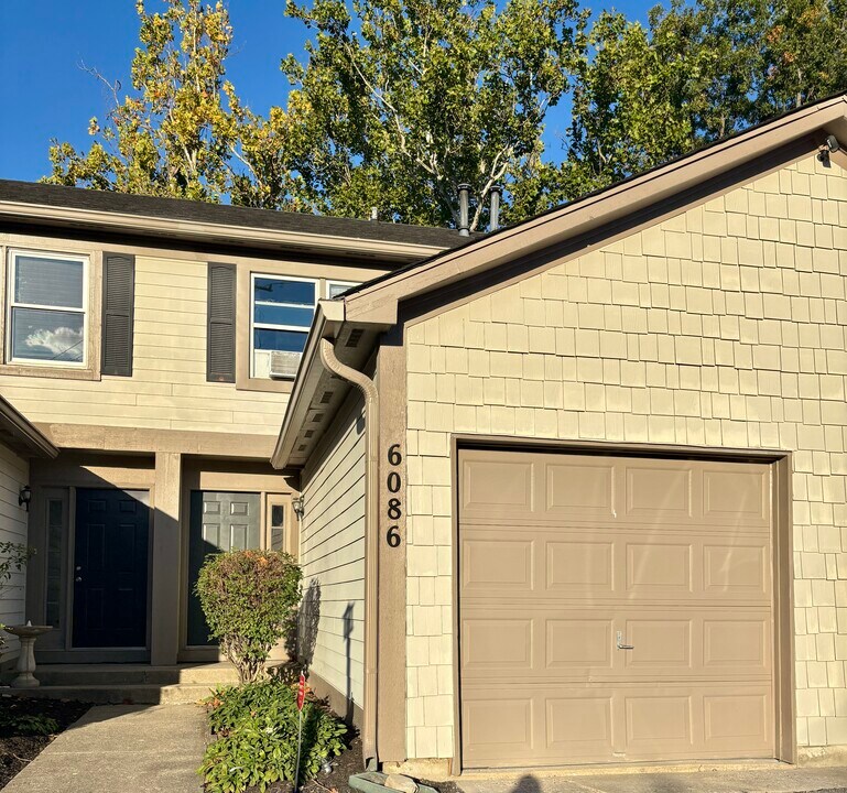 6086 S Bay Dr in Indianapolis, IN - Building Photo