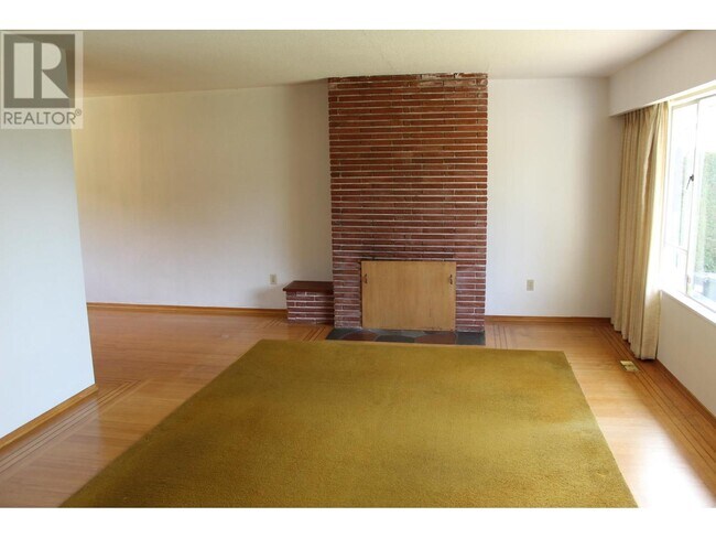 4604 Ranger Ave in North Vancouver, BC - Building Photo - Building Photo