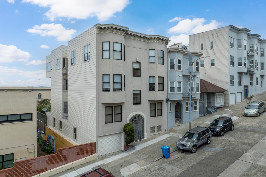 434 Chestnut St in San Francisco, CA - Building Photo