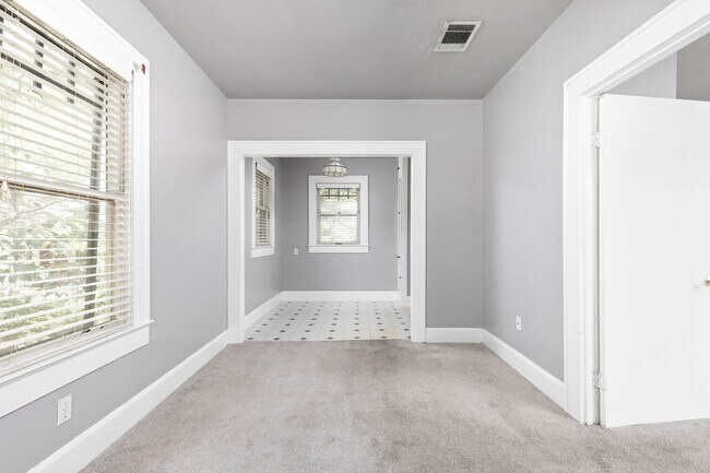 2102 Brackenridge St in Austin, TX - Building Photo - Building Photo