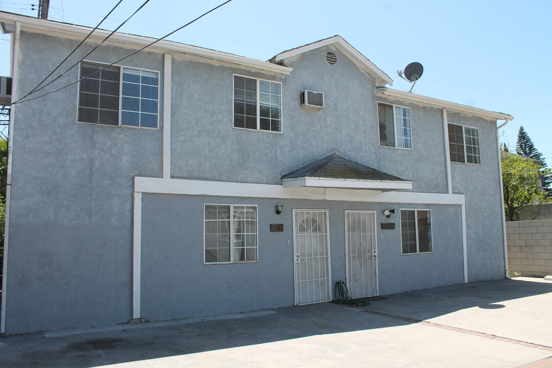 14746 Gilmore St in Van Nuys, CA - Building Photo