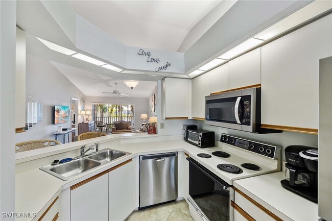 property at 822 Gulf Pavillion Dr