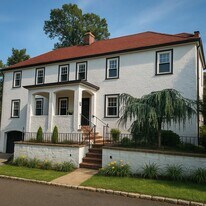 11 Floyd Pl in Great Neck, NY - Building Photo