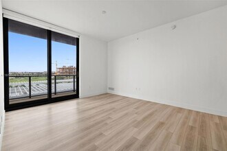 101 Diplomat Pkwy, Unit 703 in Hallandale Beach, FL - Building Photo - Building Photo